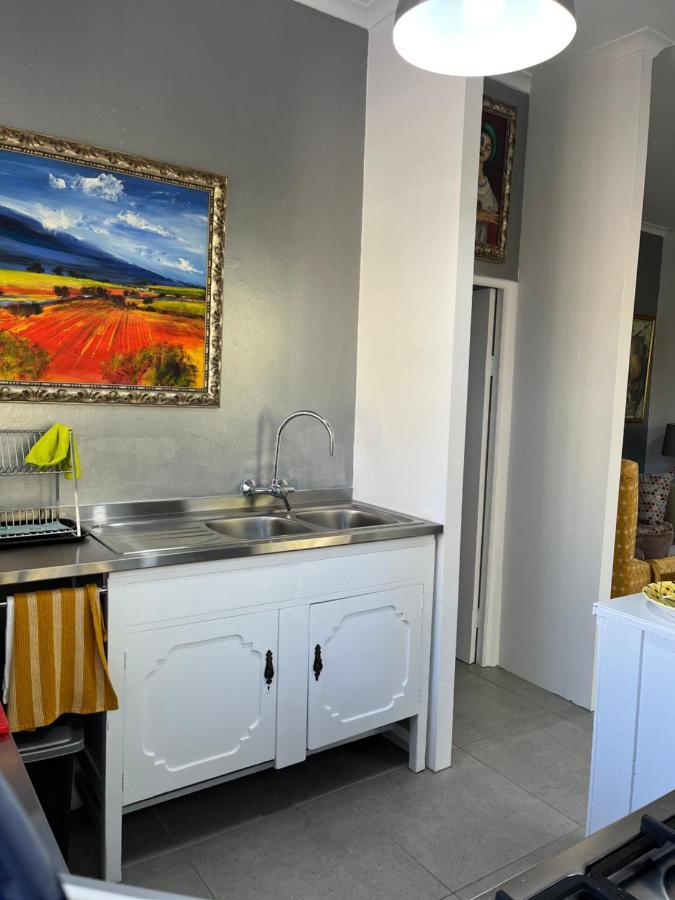 Somerset West Garden Apartments 1 Ngoại thất bức ảnh