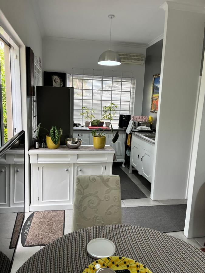 Somerset West Garden Apartments 1 Ngoại thất bức ảnh